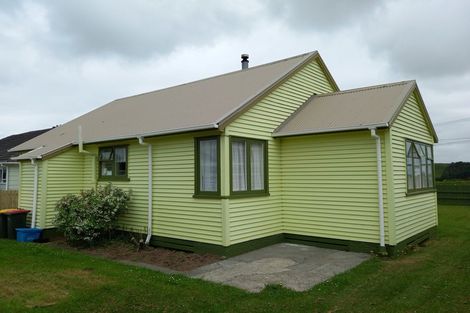 Photo of property in 24 Railway Street, Eltham, 4322