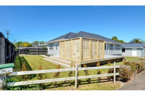 Photo of property in 16 Tapu Road, Huapai, Kumeu, 0810