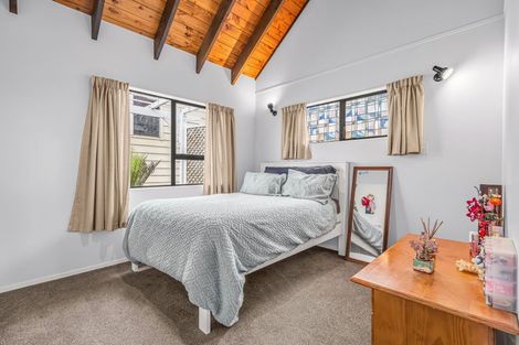 Photo of property in 11 Moffat Road, Red Beach, 0932
