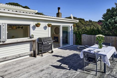 Photo of property in 5 Te Pari Pari Road, Pukerua Bay, 5026