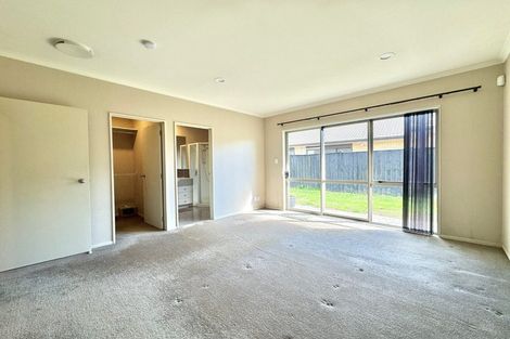 Photo of property in 54 Stranraer Crescent, Wattle Downs, Auckland, 2103