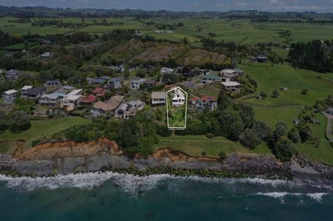 Photo of property in 13 Motukari Place, Onaero, Waitara, 4383