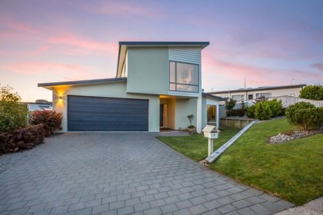 Photo of property in 6 Sumner Terrace, Aotea, Porirua, 5024