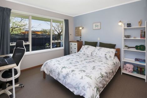 Photo of property in 2 Manor Place, Bryndwr, Christchurch, 8053