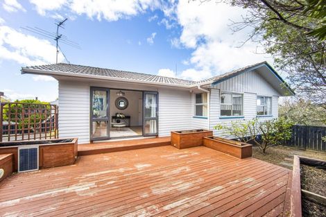 Photo of property in 90 Lantana Road, Green Bay, Auckland, 0604