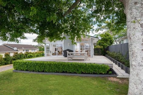 Photo of property in 19 Advene Road, Cockle Bay, Auckland, 2014