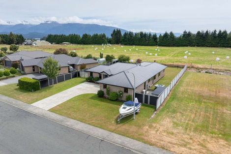 Photo of property in 27 Orbell Crescent, Te Anau, 9679