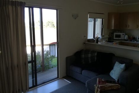 Photo of property in 20 Van Dyke Place, West Harbour, Auckland, 0618