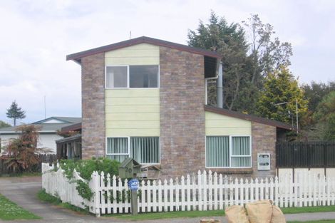 Photo of property in 20 Robinson Avenue, Holdens Bay, Rotorua, 3010