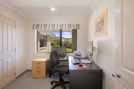 Photo of property in 10 Quadrant Heights, Paraparaumu, 5032