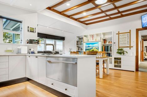 Photo of property in 5 Taupaki Road, Taupaki, Henderson, 0782