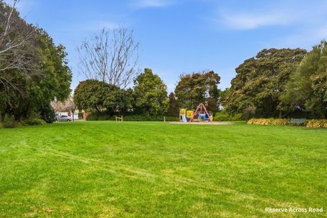 Photo of property in 7 Calbreath Place, Russley, Christchurch, 8042