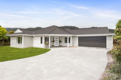 Photo of property in 13 Runanga Grove, Waikanae, 5036