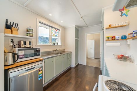 Photo of property in 43 August Street, Stokes Valley, Lower Hutt, 5019