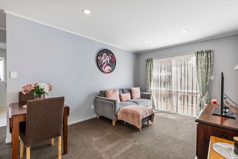 Photo of property in 27 Blanes Road, Weymouth, Auckland, 2103