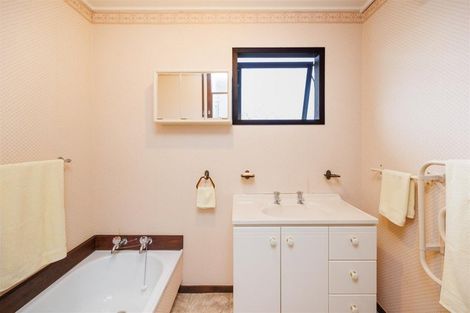 Photo of property in 12a Oxford Street, Marton, 4710