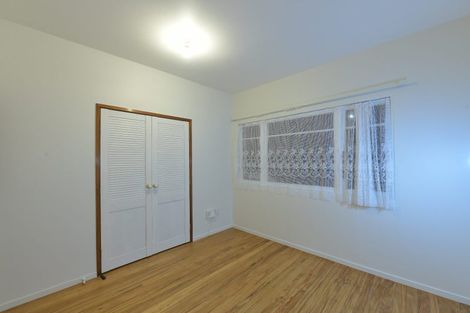 Photo of property in 32 Te Atatu Road, Te Atatu South, Auckland, 0610