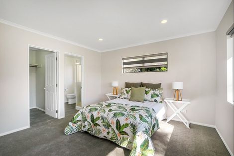 Photo of property in 1/4 De Havilland Drive, Goodwood Heights, Auckland, 2105