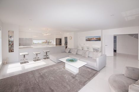 Photo of property in 5 Farnworth Terrace, Churton Park, Wellington, 6037