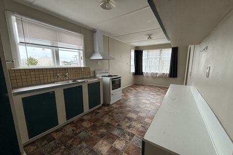 Photo of property in 27 Goldsmith Crescent, Levin, 5510