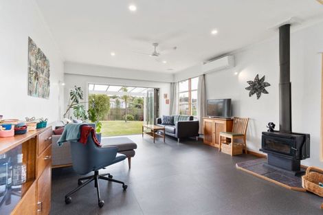 Photo of property in 2 Hinau Place, Lansdowne, Masterton, 5810