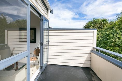 Photo of property in 28 Lawson Place, Mount Victoria, Wellington, 6011