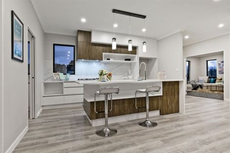 Photo of property in 7 Len Ireland Drive, Kumeu, 0810