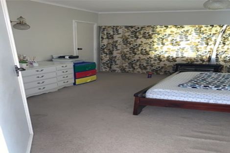 Photo of property in 23 Chivalry Road, Glenfield, Auckland, 0629