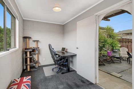 Photo of property in 23 Bay Street, Red Beach, 0932