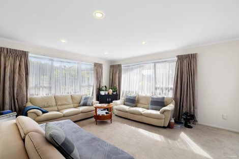 Photo of property in 34 Easton Park Parade, Glenfield, Auckland, 0629
