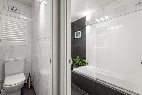 Photo of property in 3 Sandiacre Way, Browns Bay, Auckland, 0630