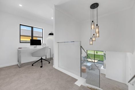 Photo of property in 14 Parkmore Drive, Rosehill, Papakura, 2113