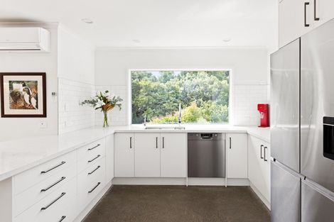 Photo of property in 4 Tauroa Valley, Havelock North, 4130