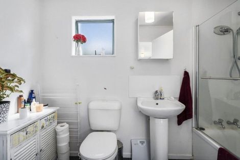 Photo of property in 13 Station Street, Woodville, 4920