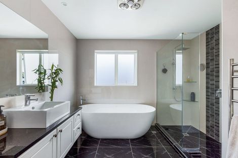 Photo of property in 9 Taraire Place, Orewa, 0931