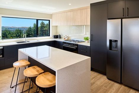 Photo of property in 12 Boeing Way, Newlands, Wellington, 6037