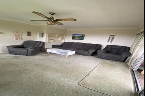 Photo of property in 1/86 Lincoln Park Avenue, Massey, Auckland, 0614