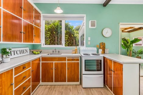 Photo of property in 4 Mervyn Place, Plimmerton, Porirua, 5026