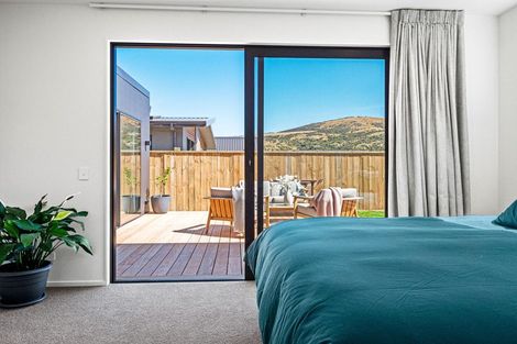 Photo of property in 18 Plough Street, Jacks Point, 9371