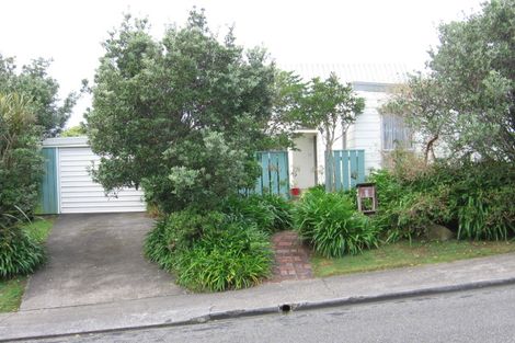 Photo of property in 1 Rice Crescent, Newlands, Wellington, 6037