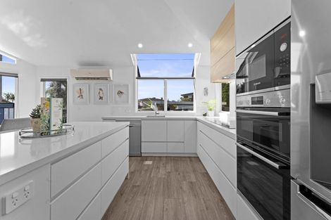 Photo of property in 9 The Anchorage, Sunnyhills, Auckland, 2010