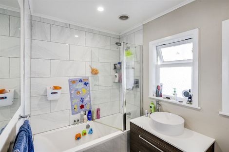 Photo of property in 58 Downing Avenue, Pirimai, Napier, 4112