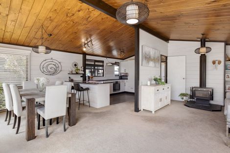 Photo of property in 32 Karewa Parade, Papamoa Beach, Papamoa, 3118