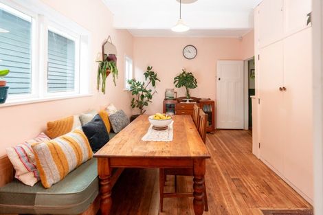 Photo of property in 40 Apu Crescent, Lyall Bay, Wellington, 6022