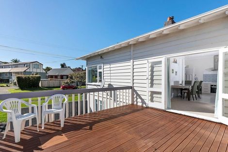 Photo of property in 11 Craigbank Avenue, New Lynn, Auckland, 0600