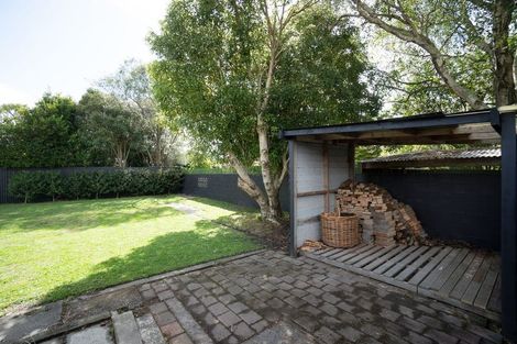 Photo of property in 15 Ruamahanga Crescent, Terrace End, Palmerston North, 4410