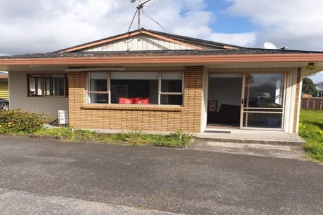 Photo of property in 17 Edgewater Parade, Waiuku, 2123