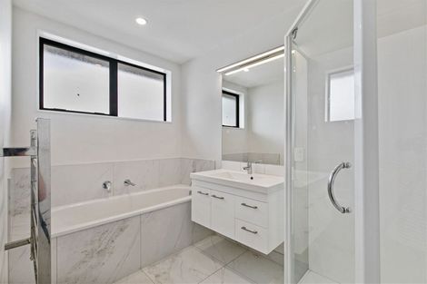 Photo of property in 71a Neil Avenue, Te Atatu Peninsula, Auckland, 0610