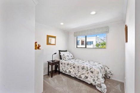 Photo of property in 2 North Terrace, Westshore, Napier, 4110