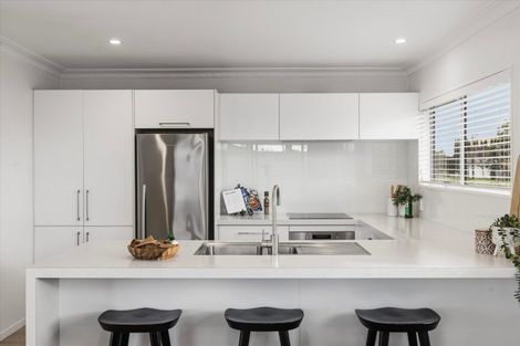 Photo of property in 30 Edgecumbe Road, Tauranga, 3110
